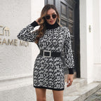 Damen Strickkleid mit hohem Kragen und strukturiertem Muster R&B