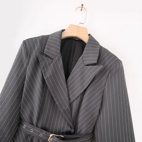 Damen gestreifte Blazerjacke mit definiertem Taillenschnitt und elegantem Gürtel R&B