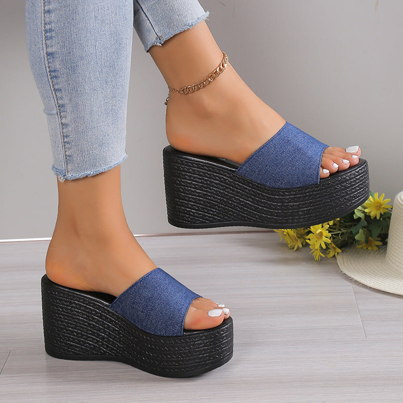 Damen Wedge-Pantoletten mit eleganter Textil-Oberfläche und komfortablem Fußbett