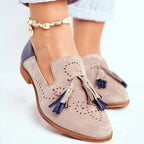 Damen Modische Slipper mit eleganten Quasten und perforiertem Design