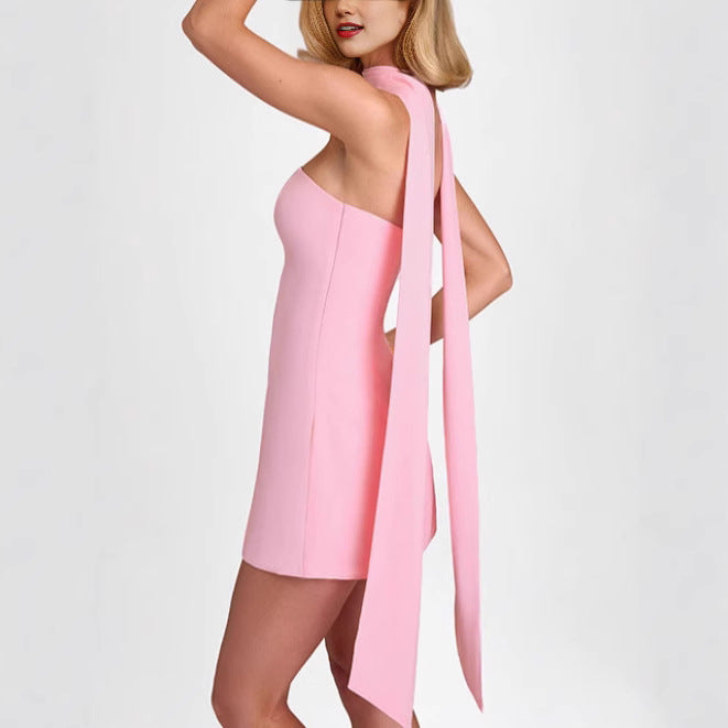 Damen Minikleid mit figurformendem Schnitt und schickem Halsschmuck R&B