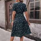 Damen Wickelkleid mit blumigem Design und asymmetrischem Saum R&B