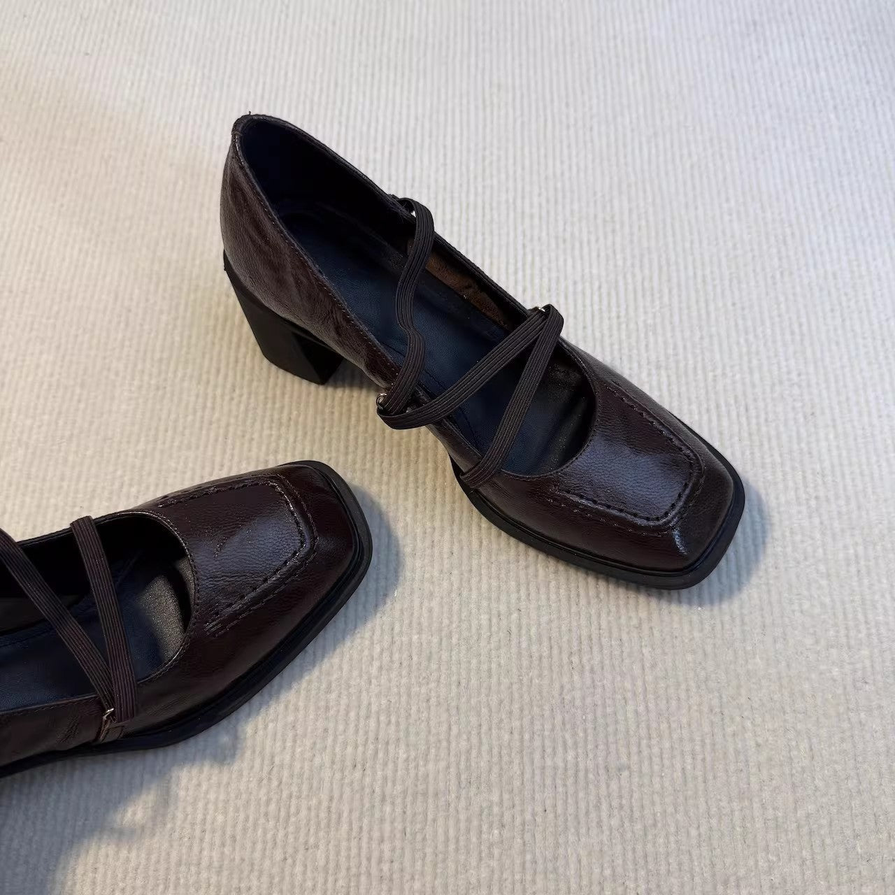 Damen Elegante Mules mit modischem Schnürdesign und komfortablem Blockabsatz R&B