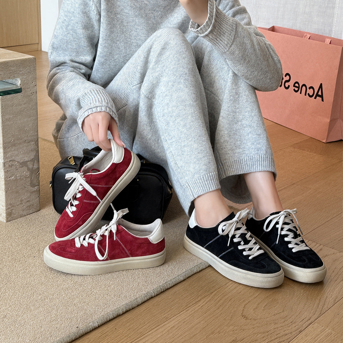 Damen Sportliche Sneakers aus hochwertigem Wildleder mit stylischen Schnürdetails