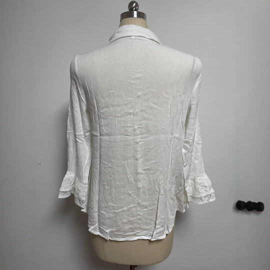 Damen nan halbtransparente gekreppte Bluse mit Spitzenpasse, stoffbezogenen Knöpfen und Dreiviertel-Volantärmeln R&B