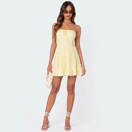 Damen Trägerloses Sommerkleid mit eleganten Lochmustern und Rüschen R&B