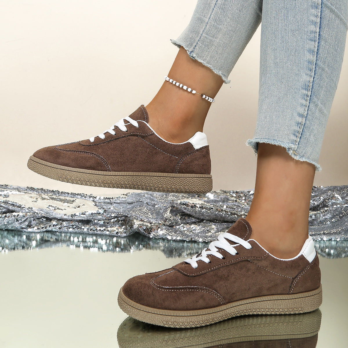 Damen Sneaker aus weichem Wildleder mit rutschfester Sohle R&B