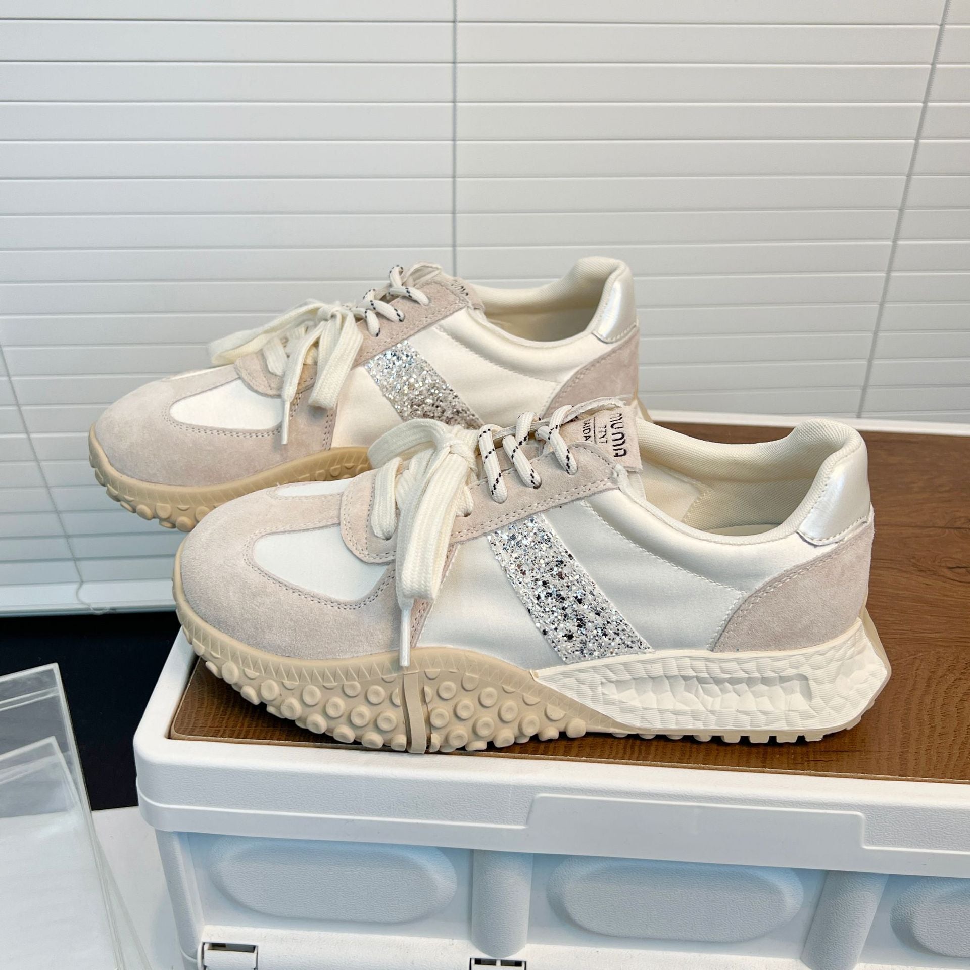 Damen Sportliche Sneakers mit Glitzerapplikationen und rutschfester Sohle R&B