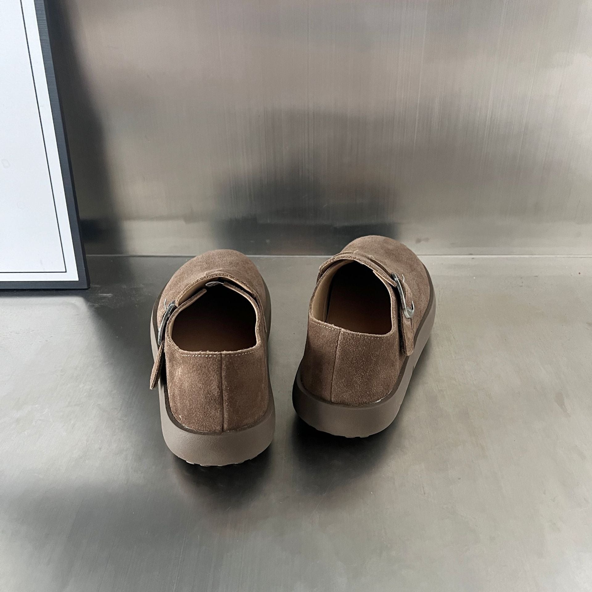 Damen Komfortable Wildleder-Clogs mit modischem Schnallenverschluss R&B