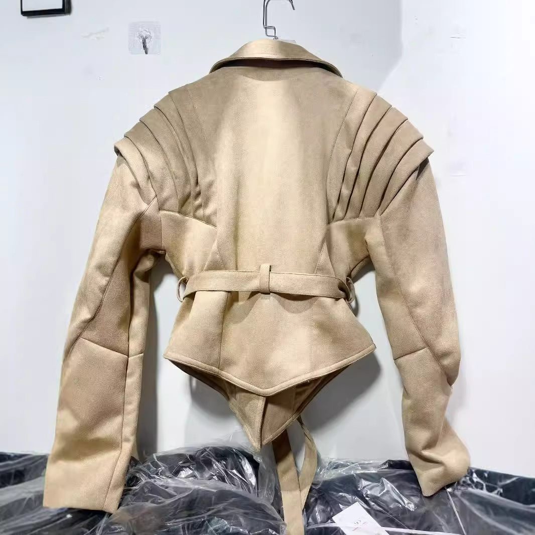 Damen elegante Kunstlederjacke mit Rüschendetails und praktischen Taschen R&B