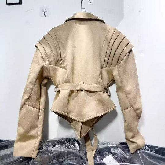 Damen elegante Kunstlederjacke mit Rüschendetails und praktischen Taschen R&B