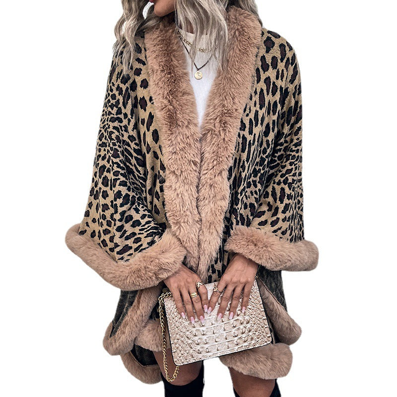 Damen kuscheliger Poncho mit luxuriösem Kunstfellbesatz und Leopardenmuster