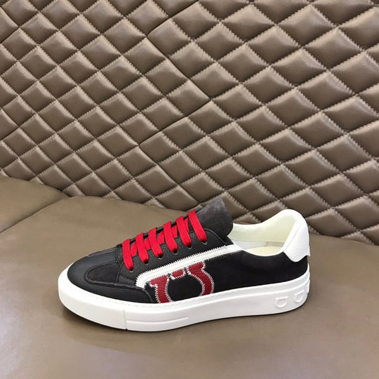 Damen Sportliche Sneakers mit auffälligem Logo-Detail und rutschfester Sohle R&B