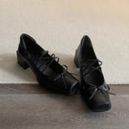 Damen Chunky Pumps mit verspieltem Schnürdetail und breitem Blockabsatz
