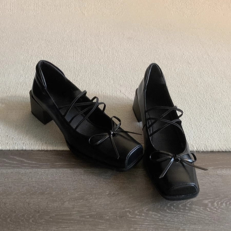 Damen Chunky Pumps mit verspieltem Schnürdetail und breitem Blockabsatz