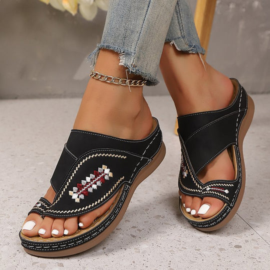 Damen Pantoletten im eleganten Boho-Stil mit komfortabler Fußbettung und aufwendiger Stickerei R&B