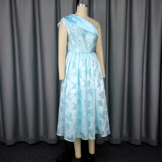 Damen Cocktailkleid mit asymmetrischem Design und floralen Akzenten R&B