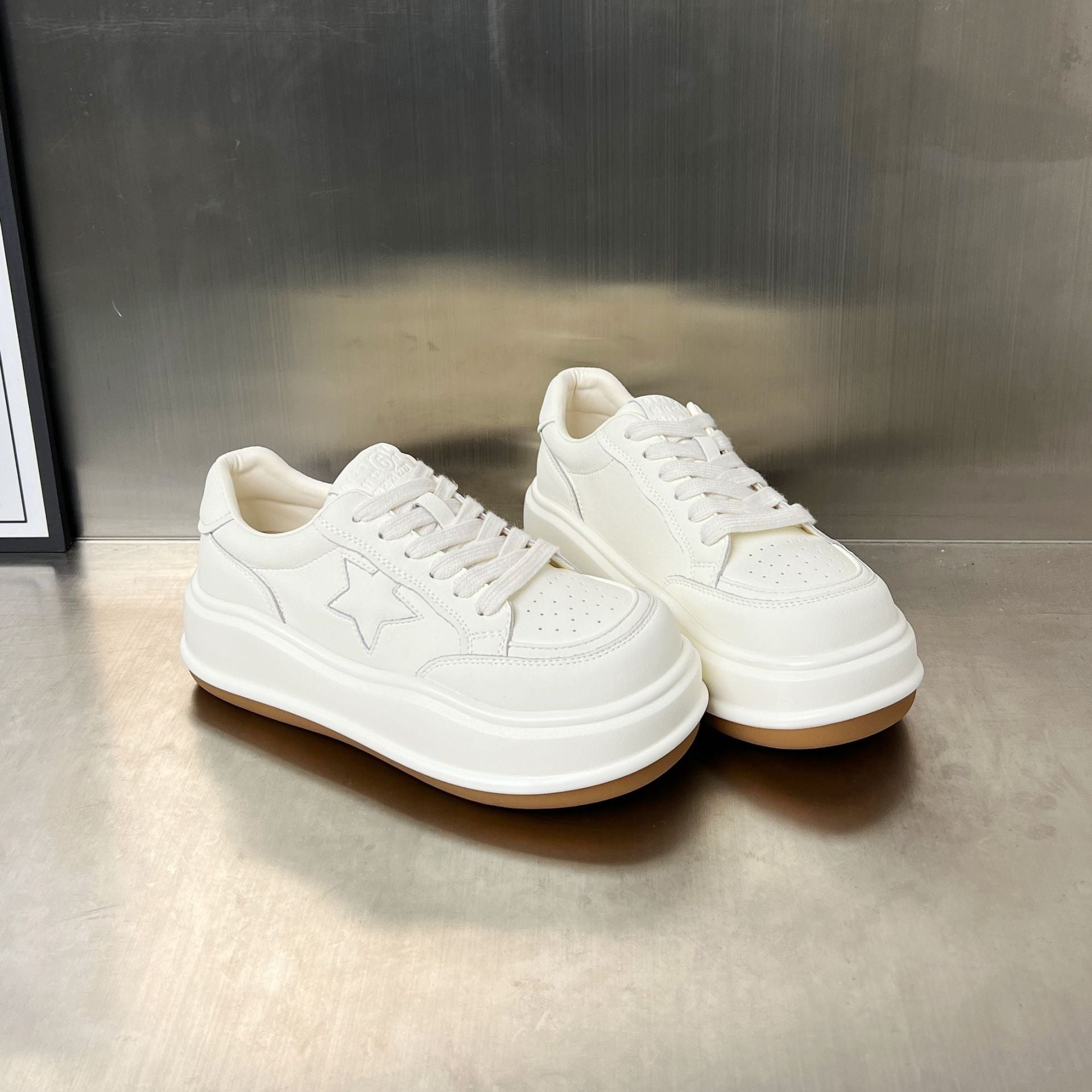 Damen Sportliche Sneaker mit erhöhter Sohle und modischem Sternenzier R&B