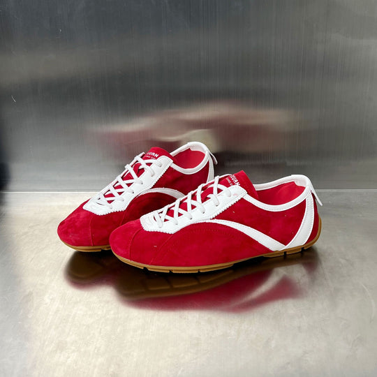 Damen Sportliche Sneakers aus hochwertigem Wildleder mit innovativer Sohlenkonstruktion R&B