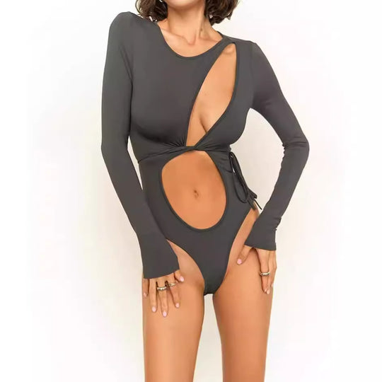 Damen Einteiliger Badeanzug mit innovativem Cut-Out und langem Arm R&B