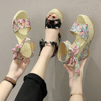 Damen Wedge-Sandalen mit floralem Design und dezentem Riemen R&B