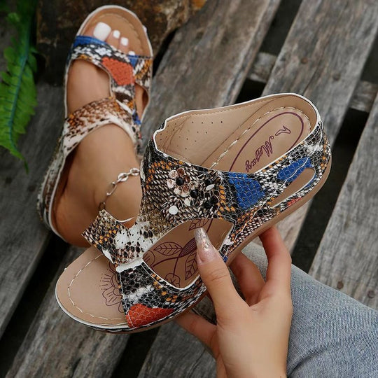 Damen bequeme Riemchen-Sandalen mit modischem Schlangenmuster und flexiblem Fußbett R&B