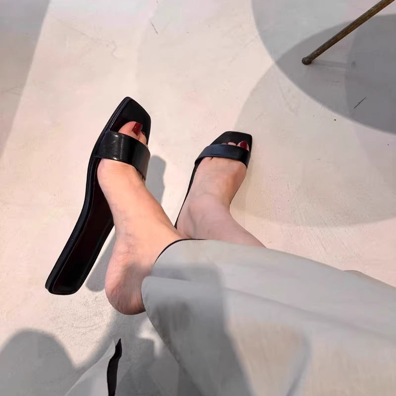 Damen Elegante Slippers mit breitem Riemen und quadratischer Zehenpartie R&B