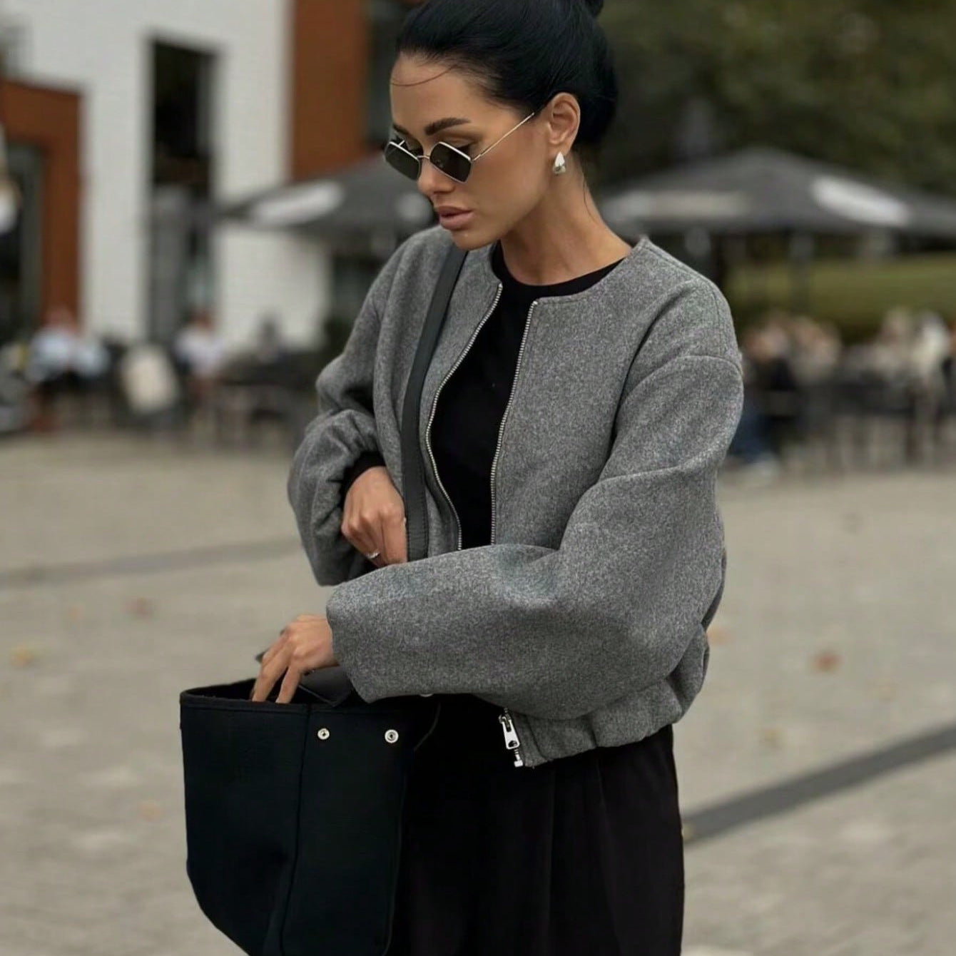 Damen modische kurz geschnittene Jacke mit voluminösen Ärmeln