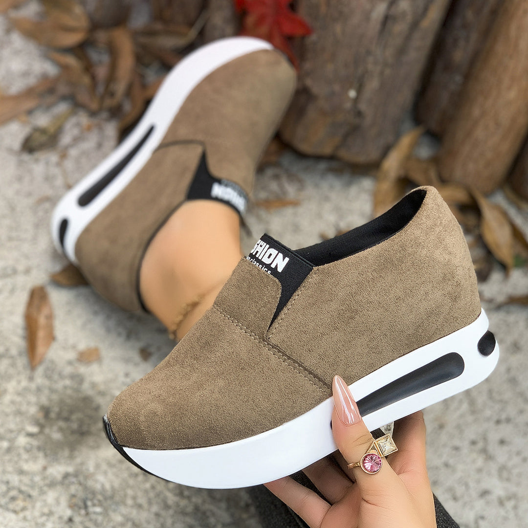Damen Modische Slip-On Sneakers mit schickem Krokodesign und dämpfendem Fußbett R&B