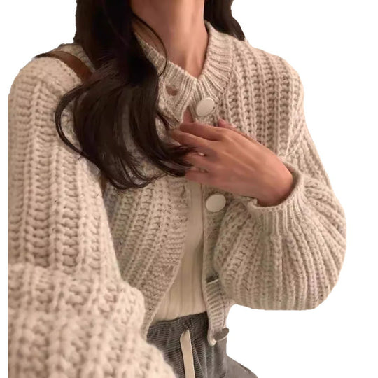 Damen Grobstrickjacke mit voluminösen Ärmeln und Knopfdetails R&B