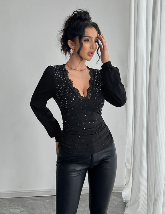 Damen nan tailliertes Langarm-Shirt mit tiefem Spitzen-Dekolleté, Raffung und Kristallbesatz R&B