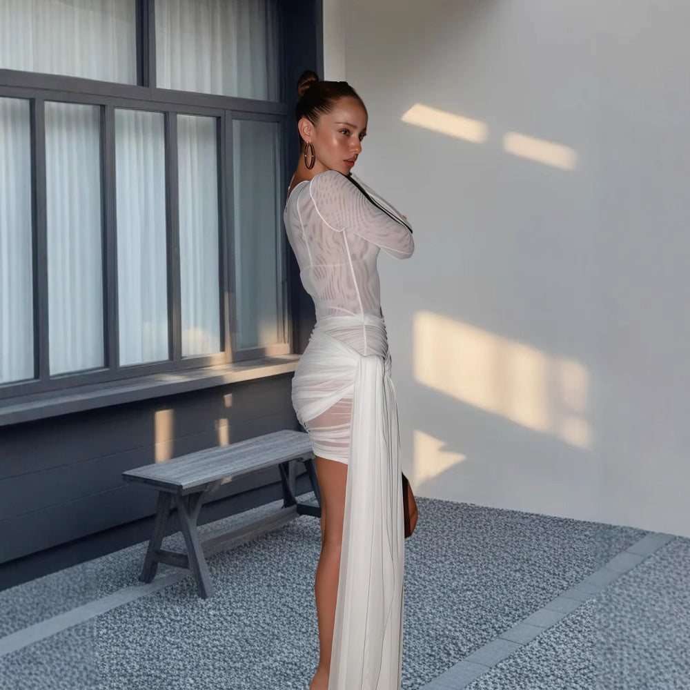 Damen Lustiges Langarm Mini-Kleid mit transparenten Netzdetails und asymmetrischem Saum R&B