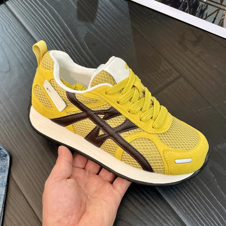 Damen Sportliche Sneakers mit atmungsaktiver Mesh-Oberfläche und eleganten Metallic-Akzenten R&B