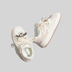 Damen Sneakers mit verspieltem Tiermotiv und innovativer Schnürung