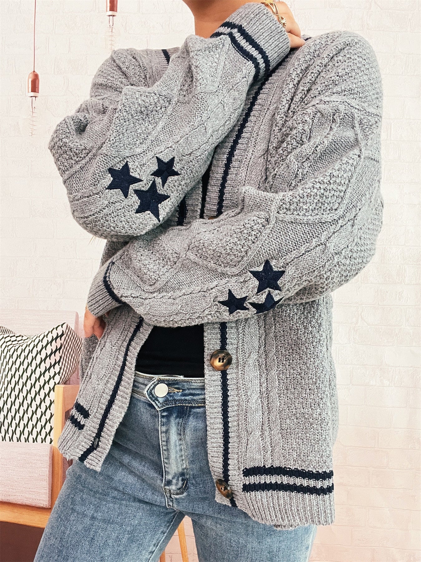 Damen gemütliche Strickjacke mit Sternen-Applikationen und modernen Details R&B