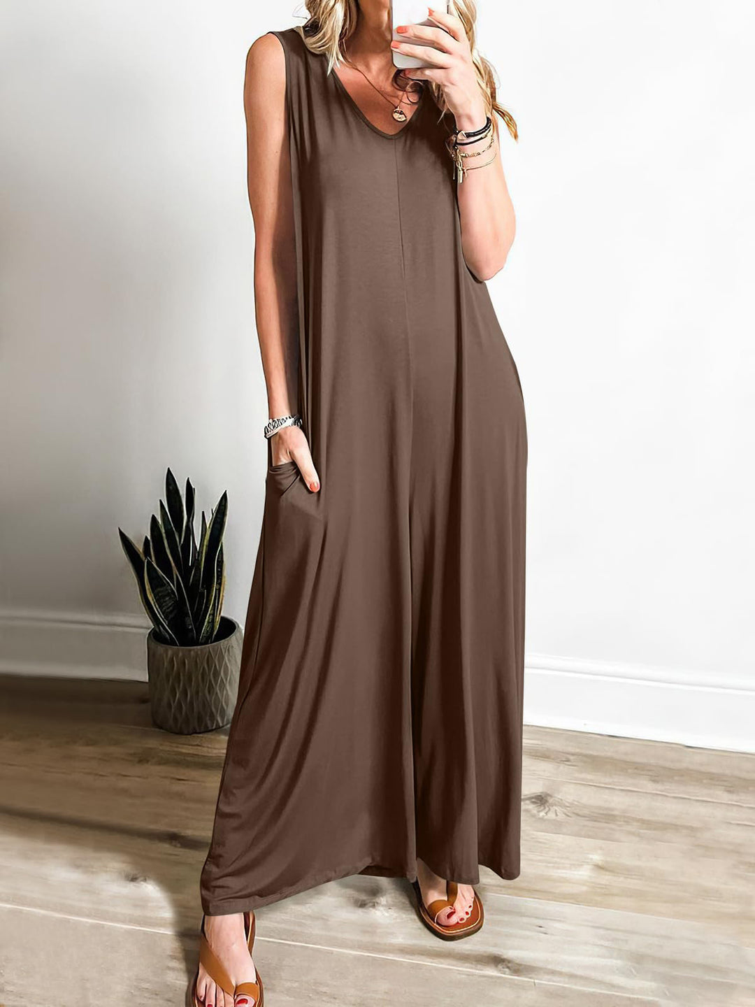 Damen Lockerer Jumpsuit mit tiefem V-Ausschnitt und seitlichen Taschen R&B
