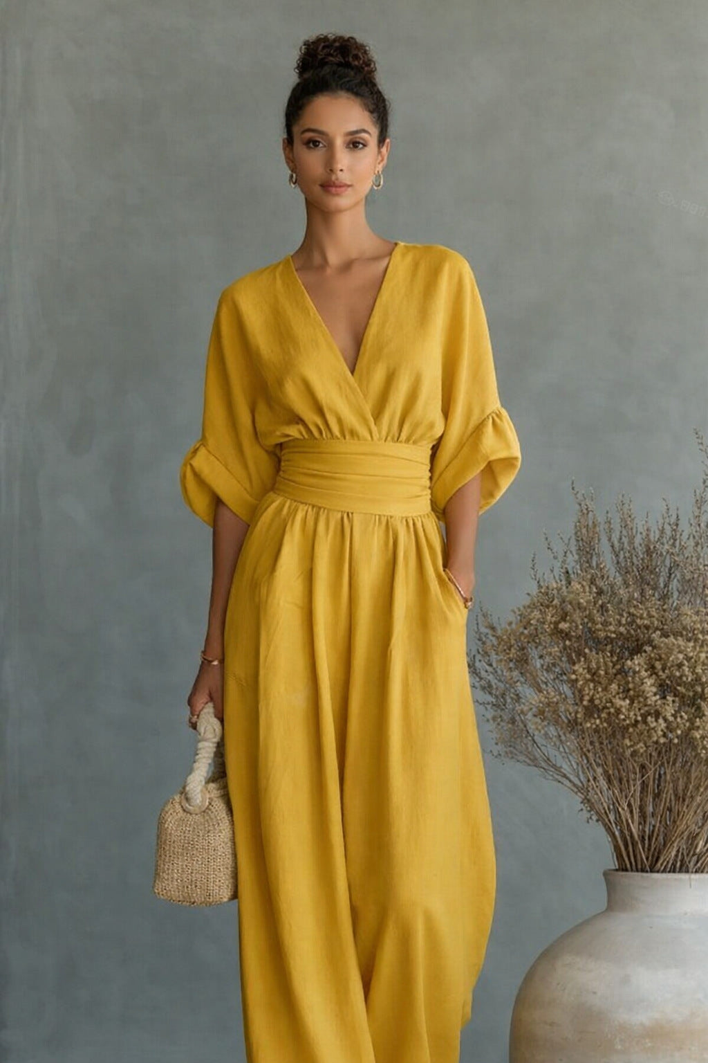 Damen Weit geschnittener Jumpsuit mit eleganten Drapierungen und V-Ausschnitt Redlich & Becker