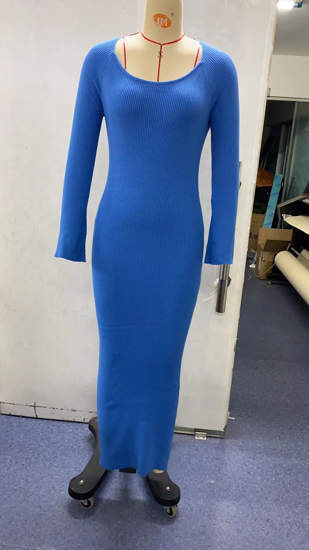Damen elegantes Maxikleid mit tiefem Rundhals und modernen Trompetenärmeln R&B