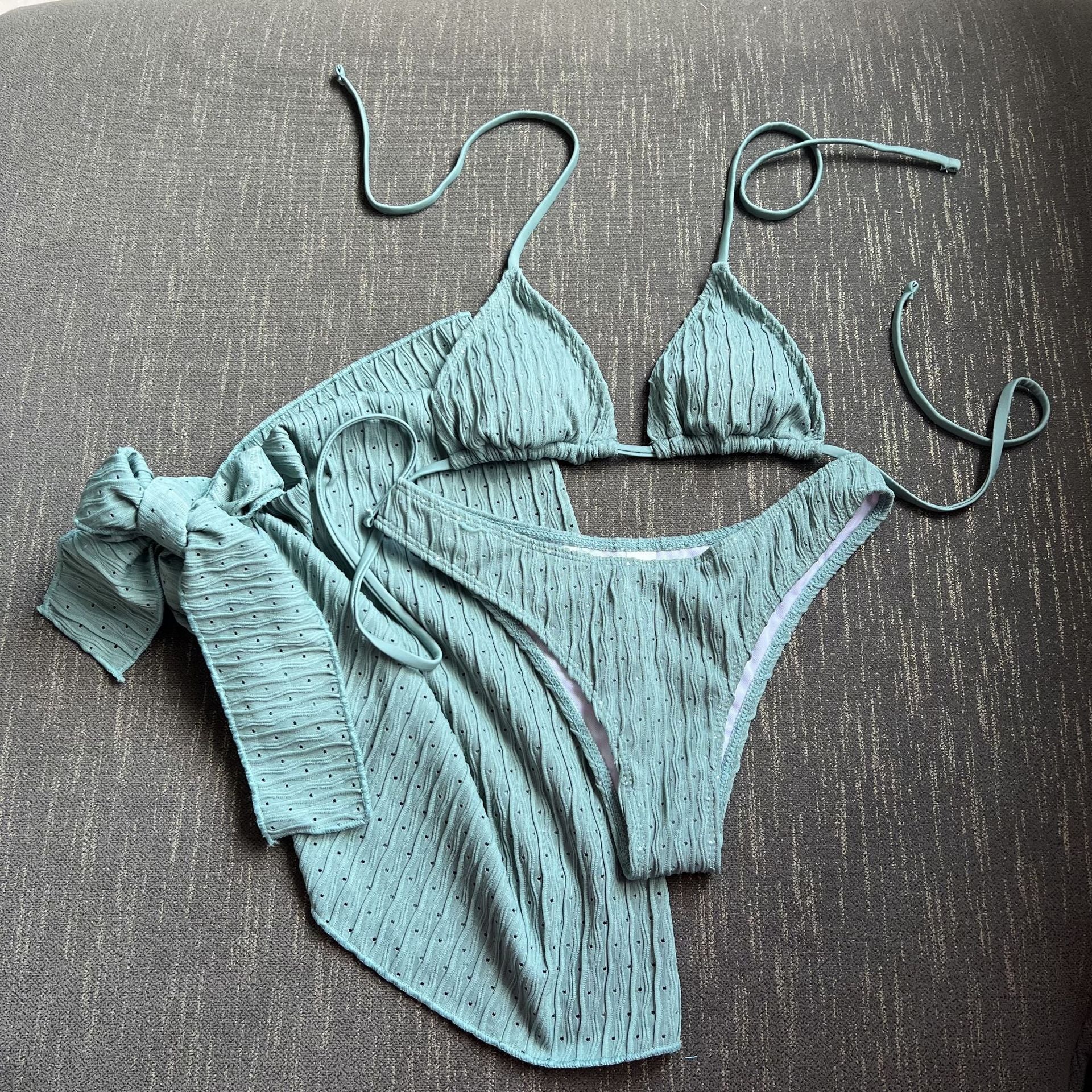Damen Bikini-Set mit leicht glänzendem Design und verspieltem Wickelrock R&B