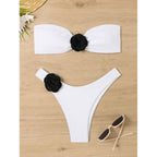 Damen Bandeau Bikini mit blumigen Akzenten und hohem Beinausschnitt R&B