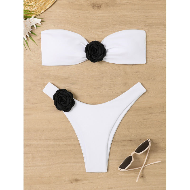 Damen Bandeau Bikini mit blumigen Akzenten und hohem Beinausschnitt R&B