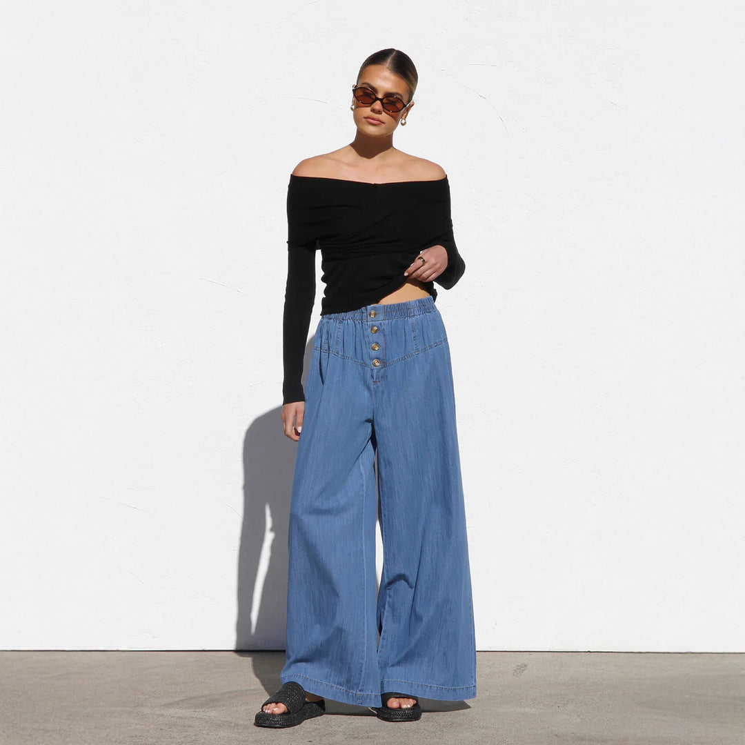 Damen weite Denim-Hotpants mit elastischem Bund und Knopfdetails R&B