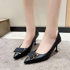 Damen elegante Pumps mit modernem Schmuckdetail R&B