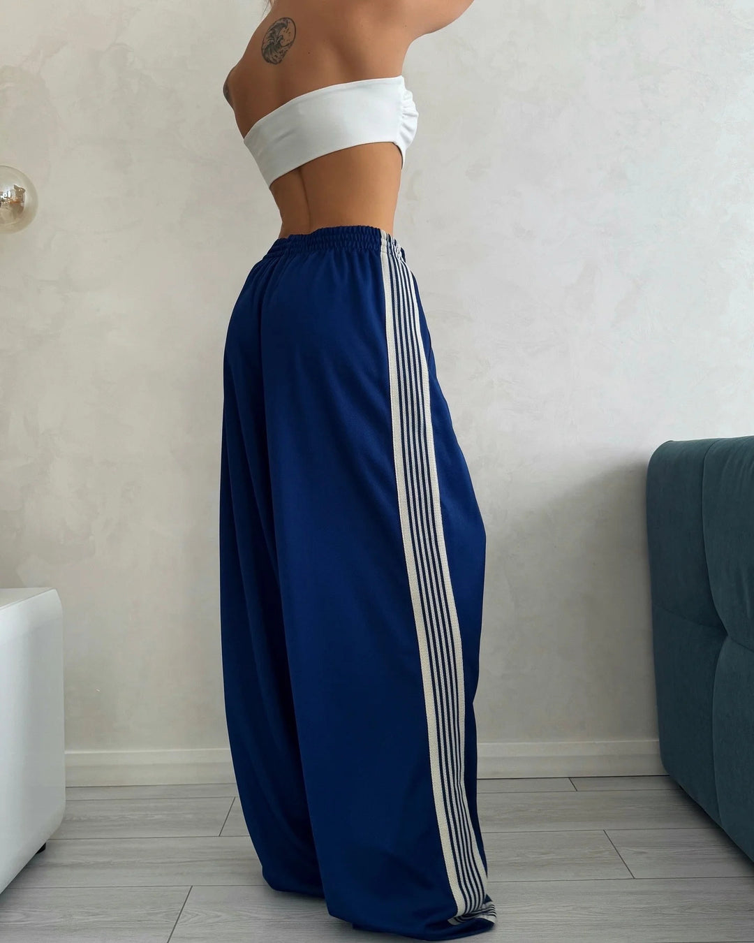Damen weite Sporthose mit diagonalen Streifen R&B