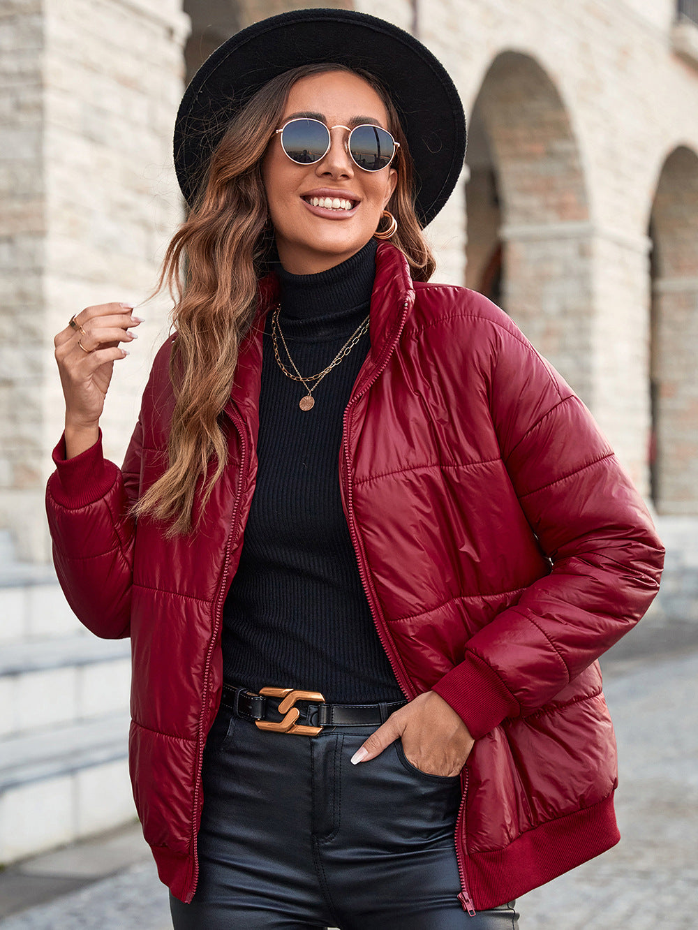 Damen elegante Steppjacke mit hochschließendem Kragen und modernen Taschen R&B