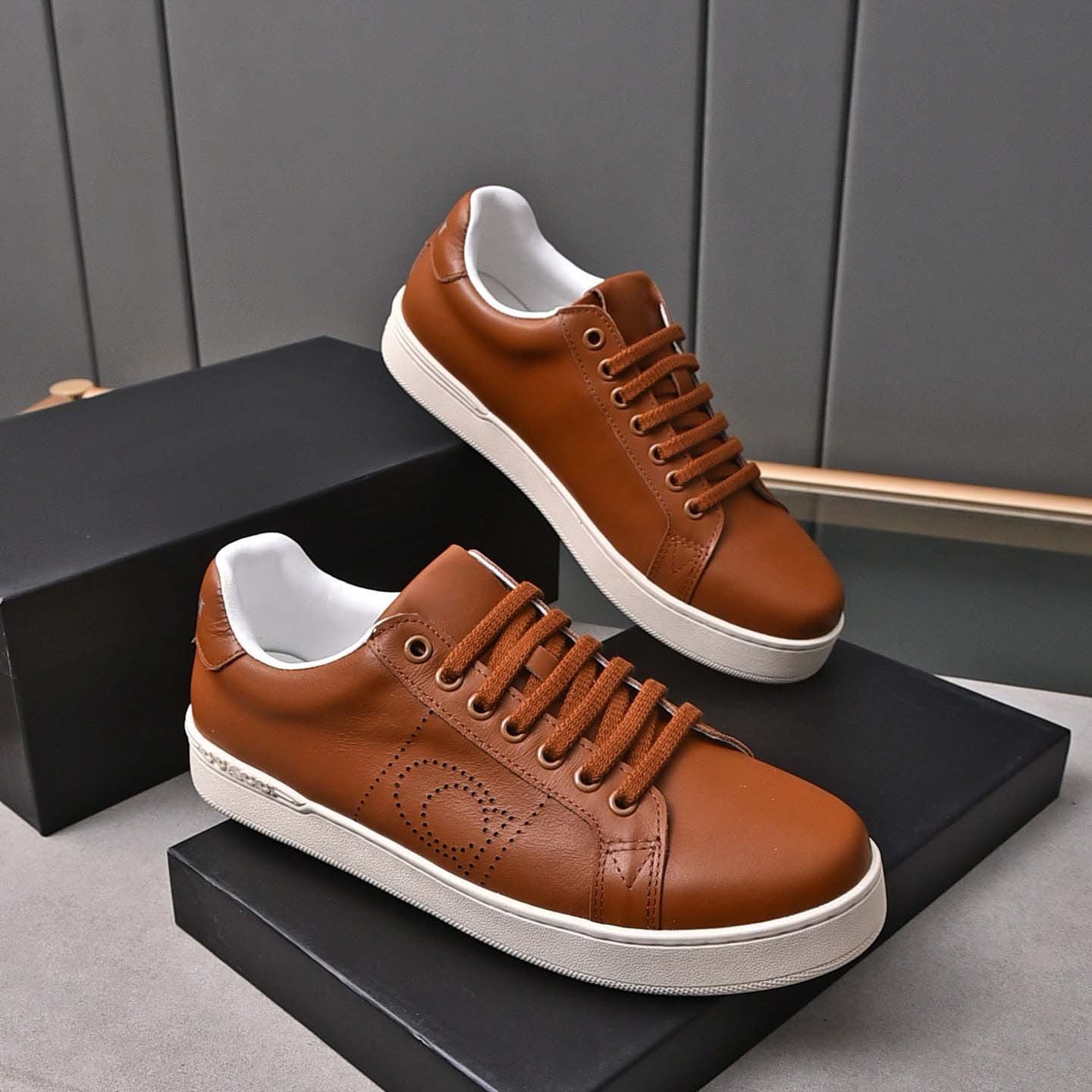 Damen Leder Sneakers mit atmungsaktivem Innenfutter und rutschfester Sohle R&B