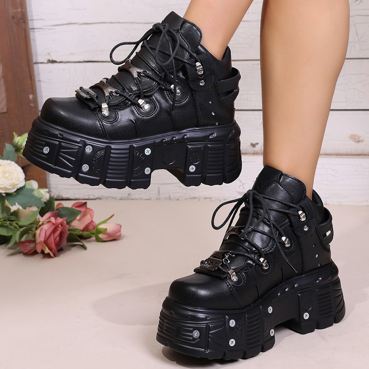 Damen Trendige und auffällige Sneakers mit modischen Details R&B