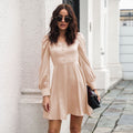 Damen Satin Kleid mit Knopfdetails und Puffärmeln R&B