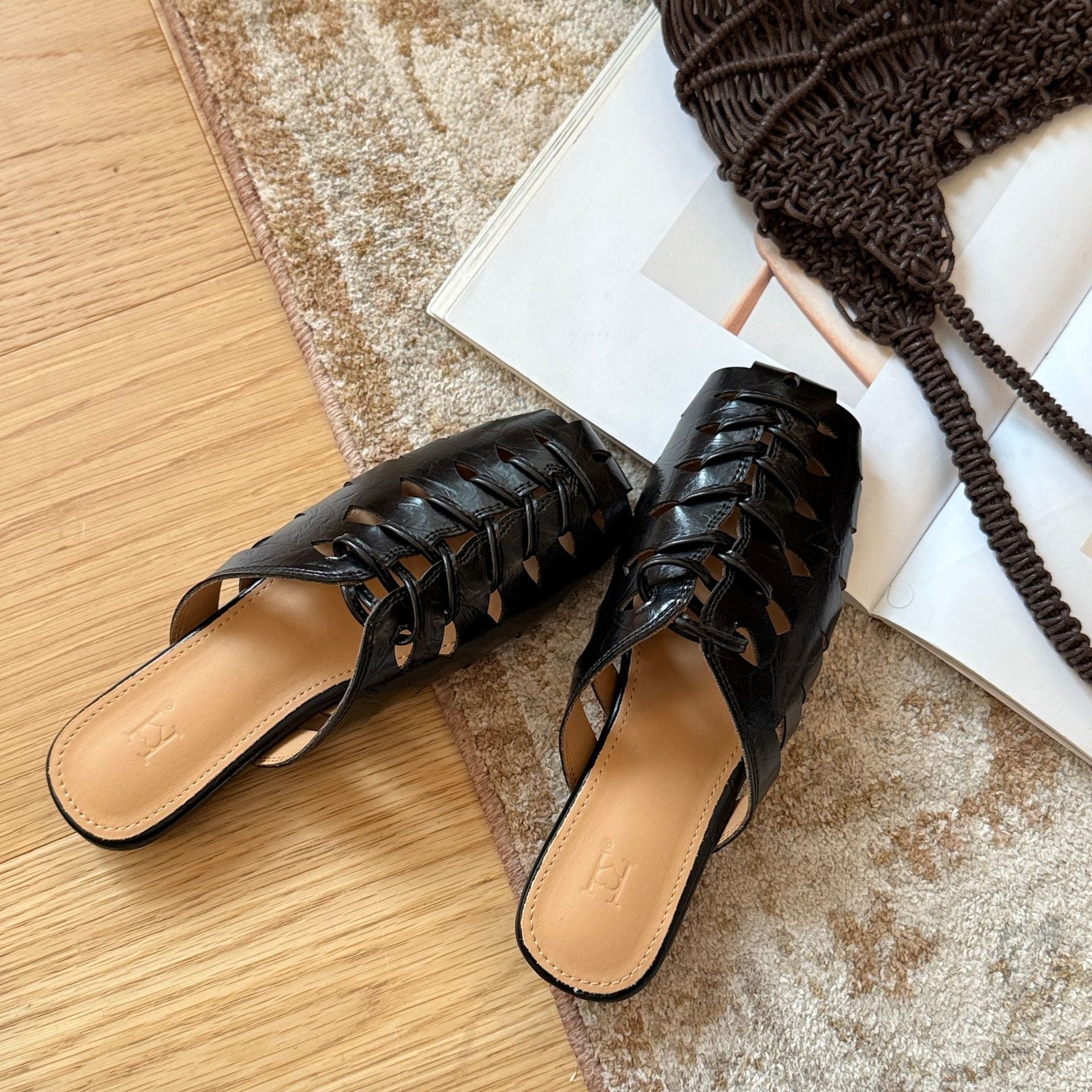 Damen Sommerliche Mules mit kunstvollem Cut-Out-Design und weich gepolstertem Fußbett