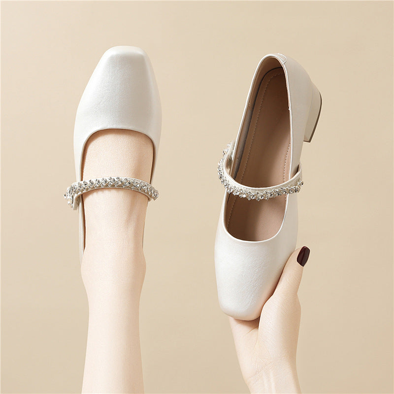 Damen elegante Pumps mit modischem Riemen und Schmuckdetails R&B